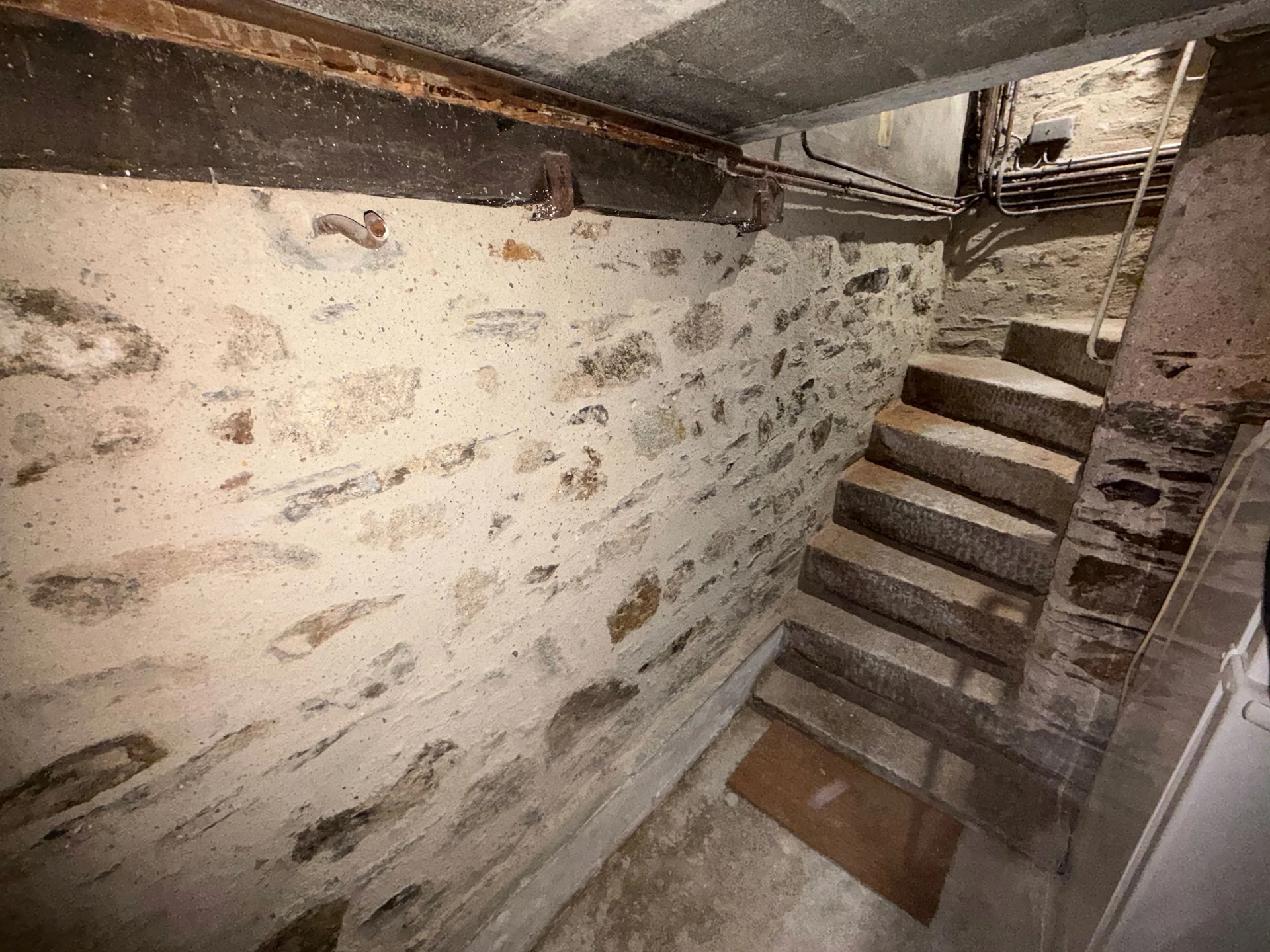 Rénovation de murs intérieurs en pierre apparente